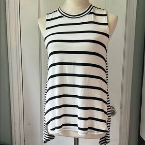 Le Lis Sleeveless Top - Black and White